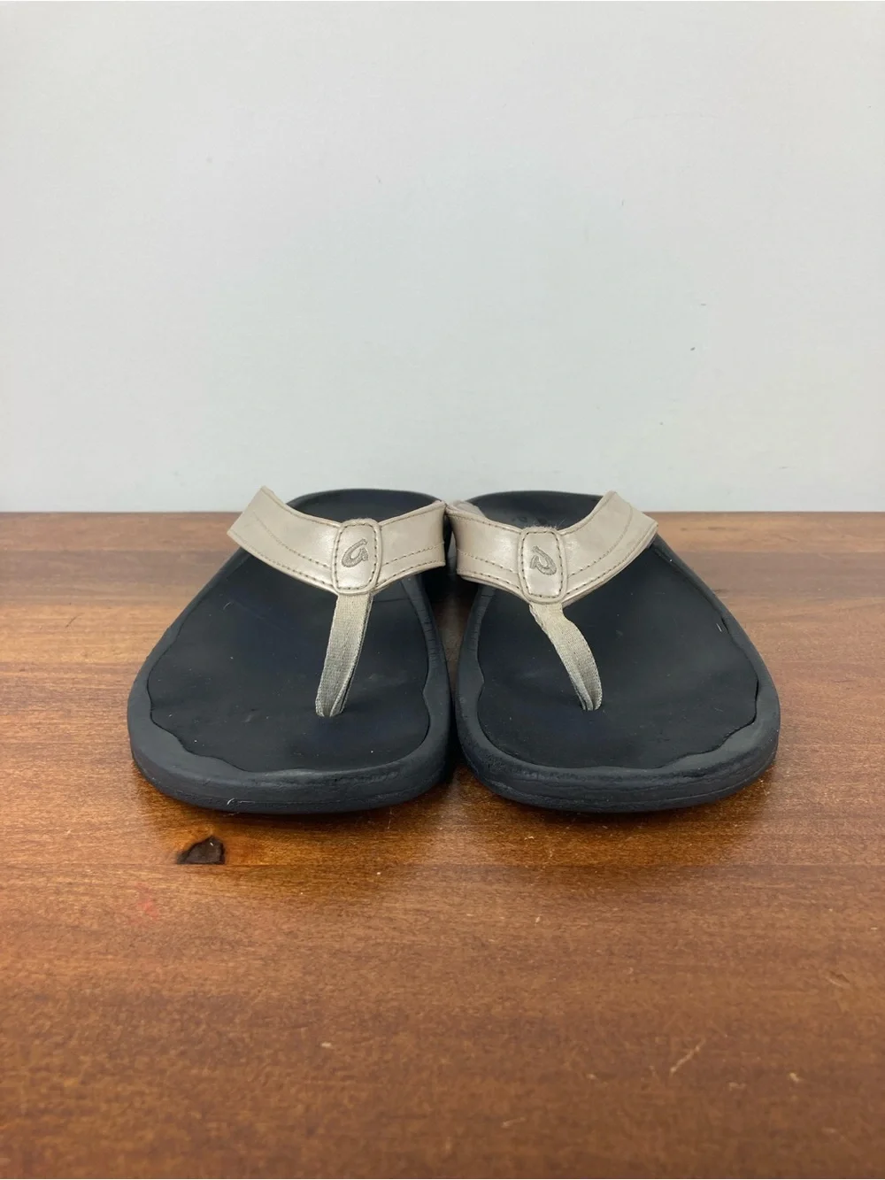 OluKai Ohana Metallic Beige Thong Flip Flops Comfort Sandals Women’s Size 9/39.